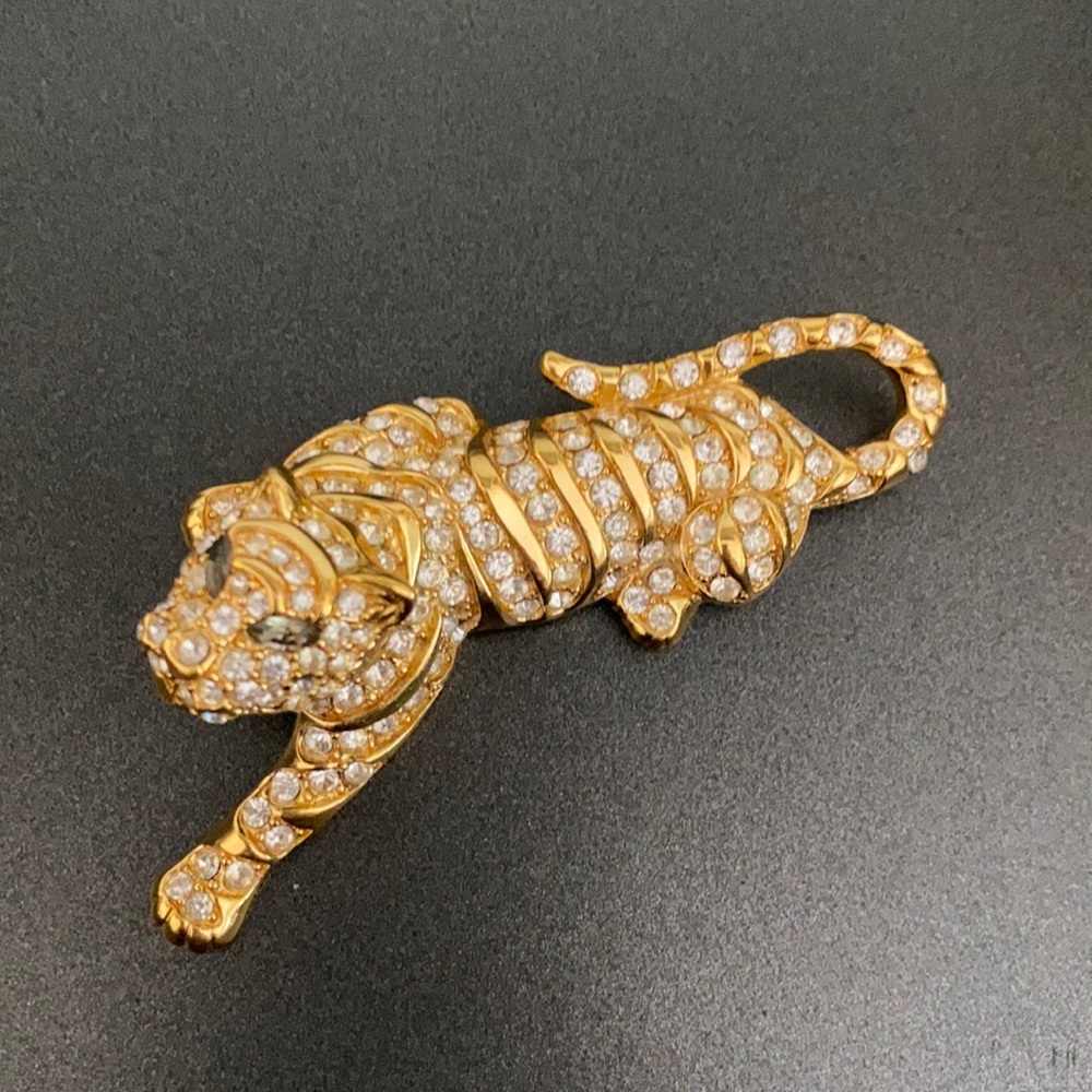 Vintage Trifari Leopard pin-RARE